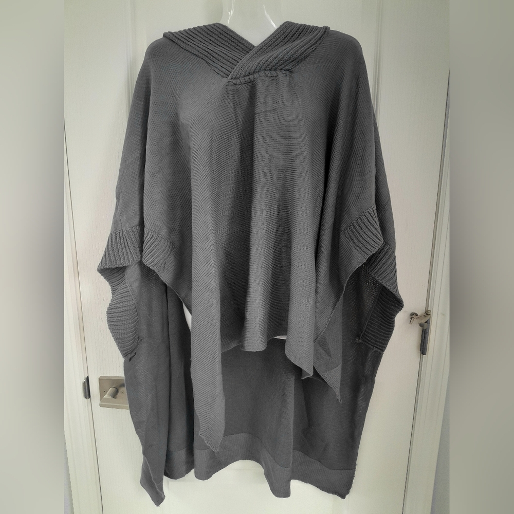 Gray Pancho With Hoodie Brown Buttons